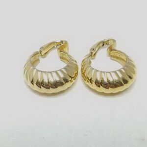 Vintage Crown Trifair Hoop Clip On Earrings, Gold Tone Ribbed Design, Estate